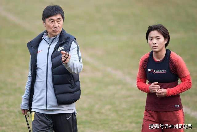 中国足球第一人！董路足球小将李昊炎签约巴萨拉玛西亚青训